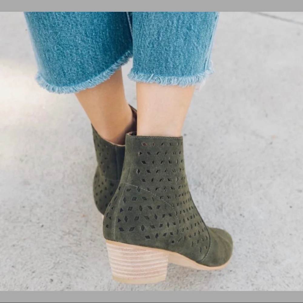 NIB Soludos Lola Perforated Pointed Toe Heeled Ankle Bootie Boots Olive Suede 8M - Picture 14 of 14